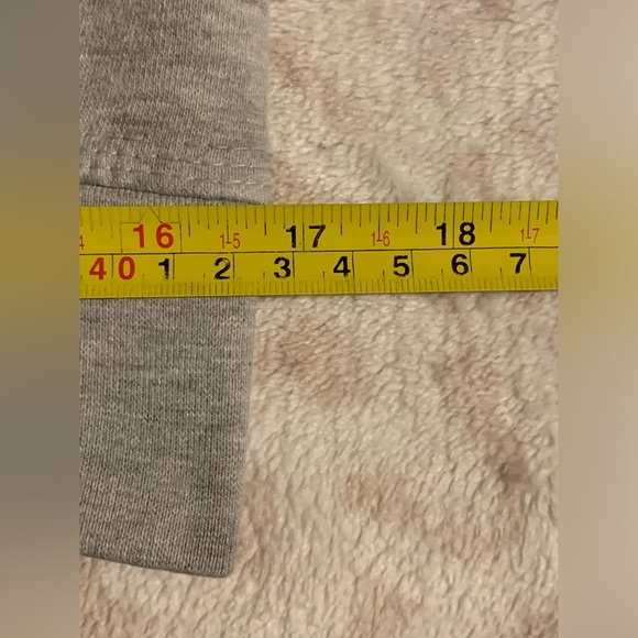 Yellowstone Dutton Ranch Wear the Brand Gray S Hooded Sweatshirt - Picture 12 of 13